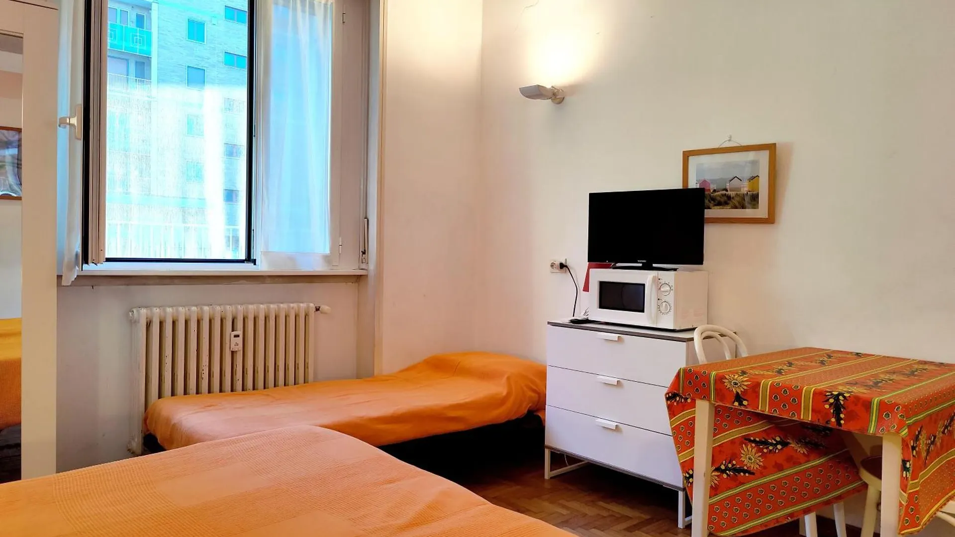 Easystudio Milan - Solari 0*,  Italy